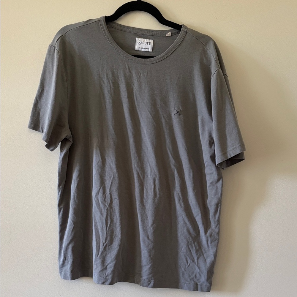 Men's Cuts Crew Neck Shirt SZ Large